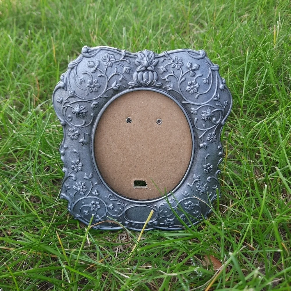 Vintage 1983 Avon Silver Pewter Metal Floral Small Round Picture Frame
